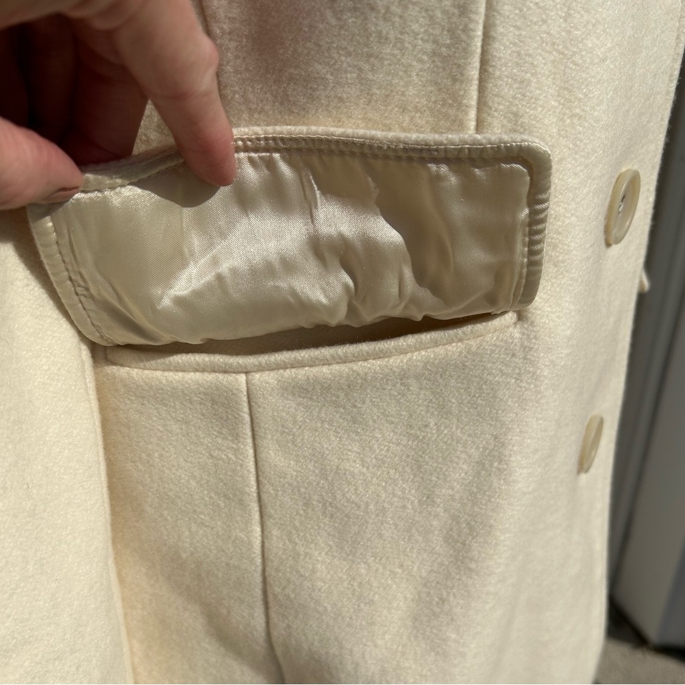 Banana Republic Cream Trench Coat - Picture 6 of 9